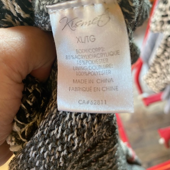 Cute Cozy knit sweater with hood. - Picture 6 of 6